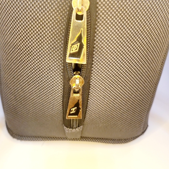 London Fog Oxford Style Cabin Bag Carry On Over Night Luggage Satchel Under Seat - Picture 11 of 12